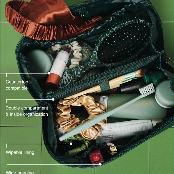 BÉIS The Wicked Toiletry Kit In Wicked Green - Picture 3 of 8